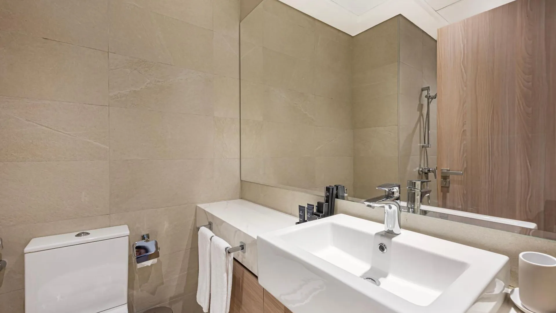 Daniels Cozy Cove Studio In Meydan Dubai Apartment